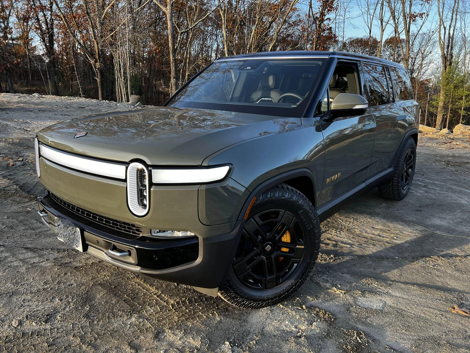 2022 Rivian R1S - Image 10 of 31