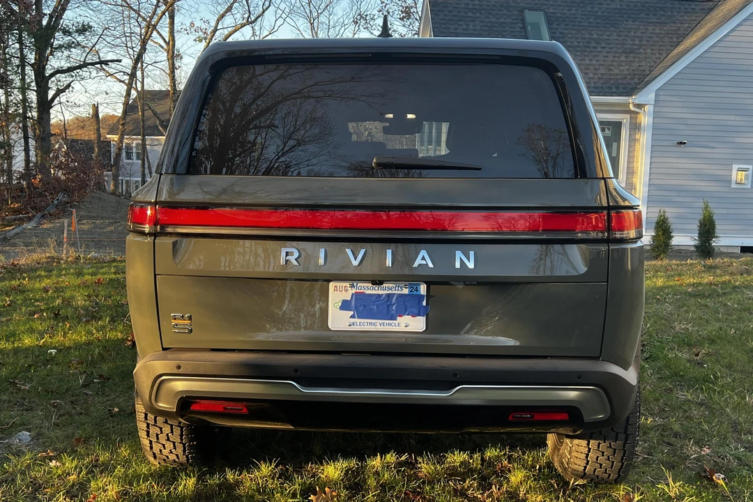 2022 Rivian R1S - Image 5 of 31