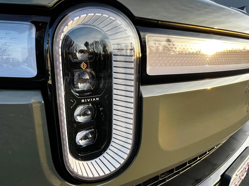 2022 Rivian R1S - Image 21 of 31
