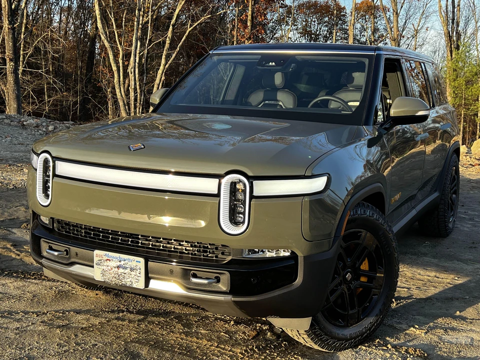 2022 Rivian R1S - Image 8 of 31