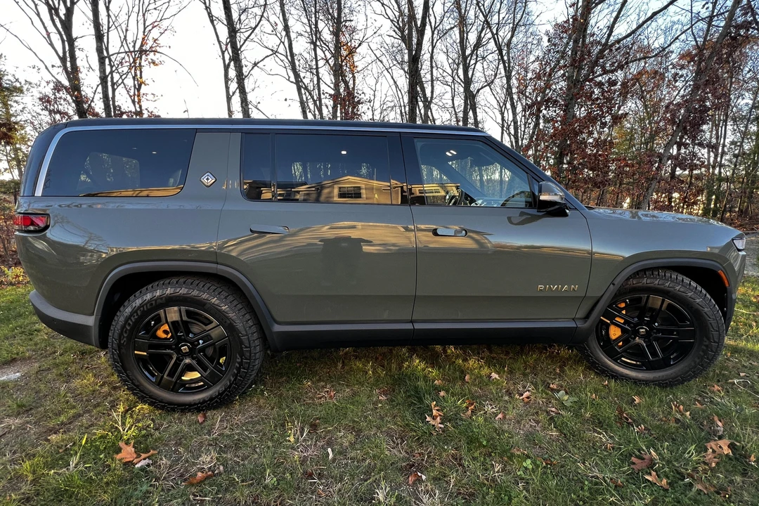 2022 Rivian R1S - Image 3 of 31