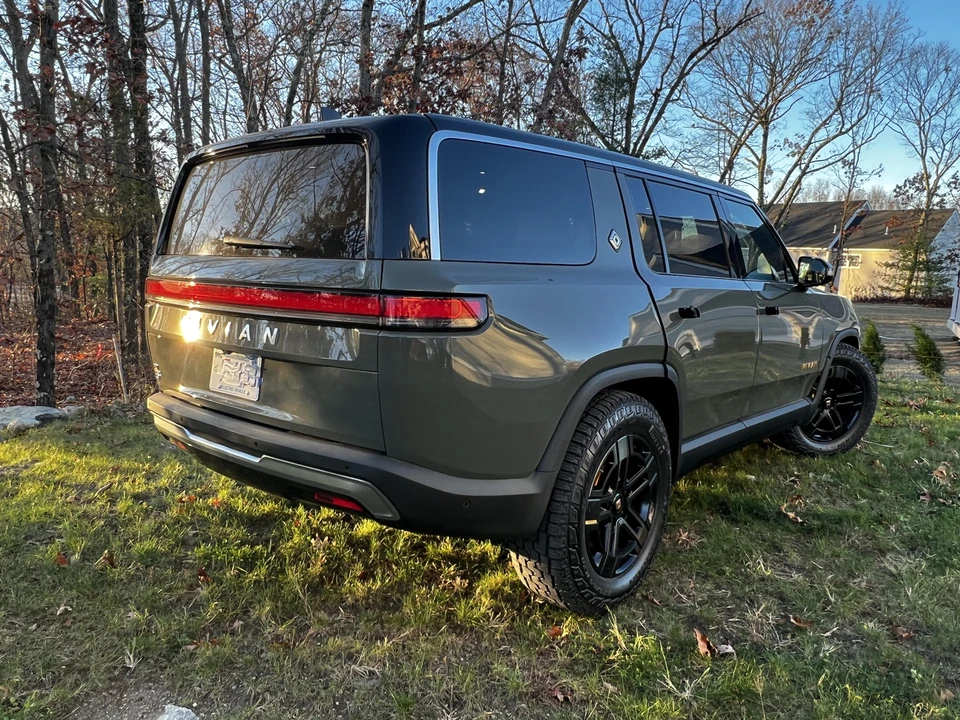 2022 Rivian R1S - Image 13 of 31