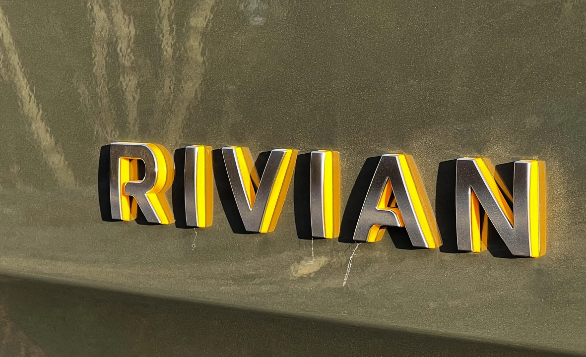 2022 Rivian R1S - Image 25 of 31