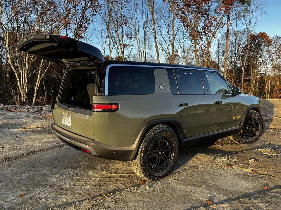 2022 Rivian R1S - Image 14 of 31