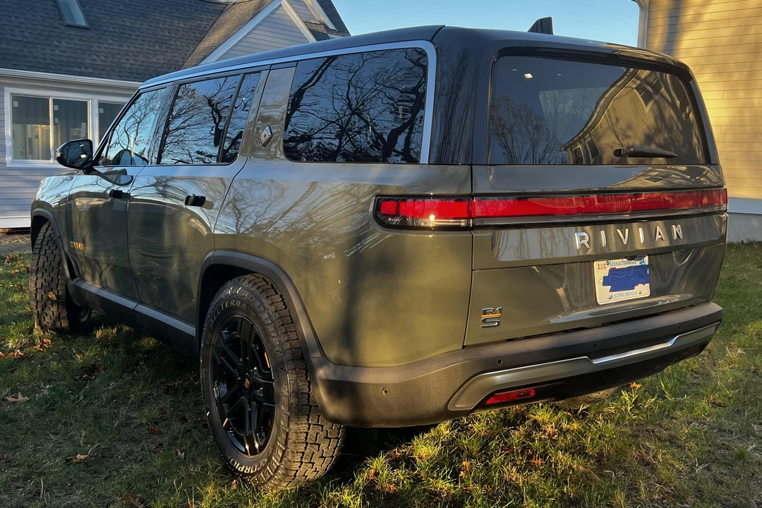 2022 Rivian R1S - Image 4 of 31