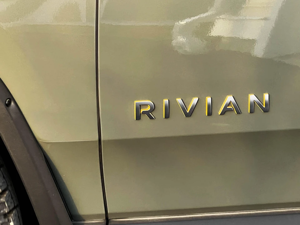 2022 Rivian R1S - Image 24 of 31