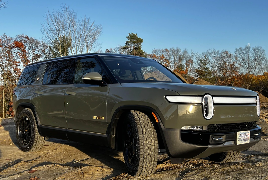 2022 Rivian R1S - Image 17 of 31
