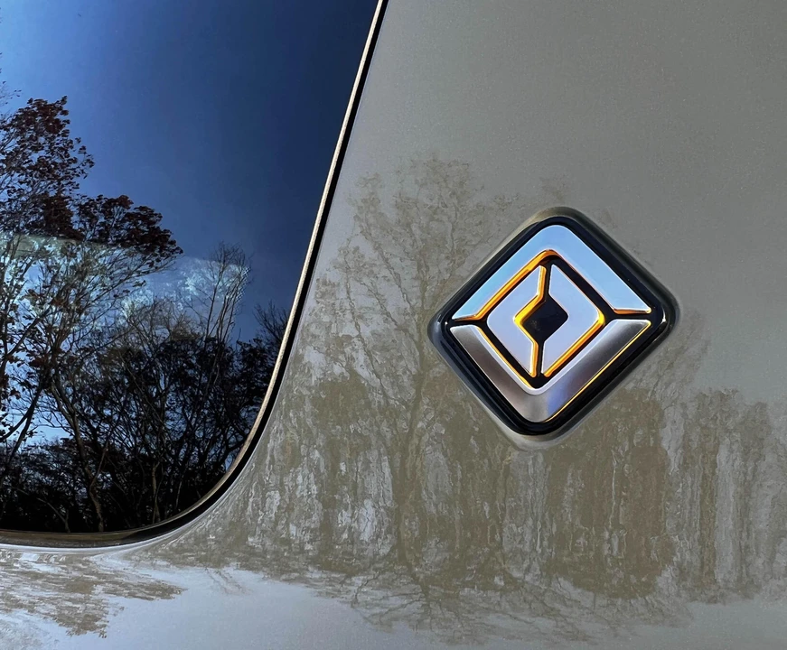 2022 Rivian R1S - Image 31 of 31