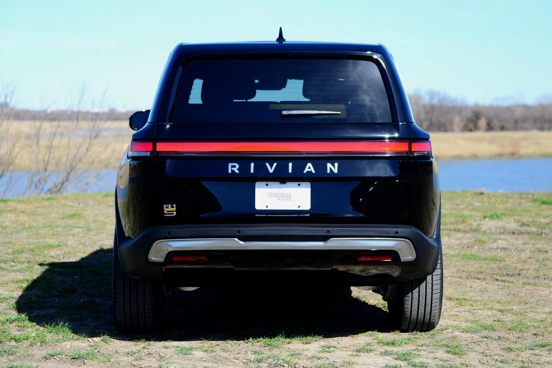 2022 Rivian R1S - Image 5 of 16