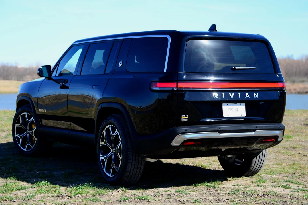 2022 Rivian R1S - Image 4 of 16