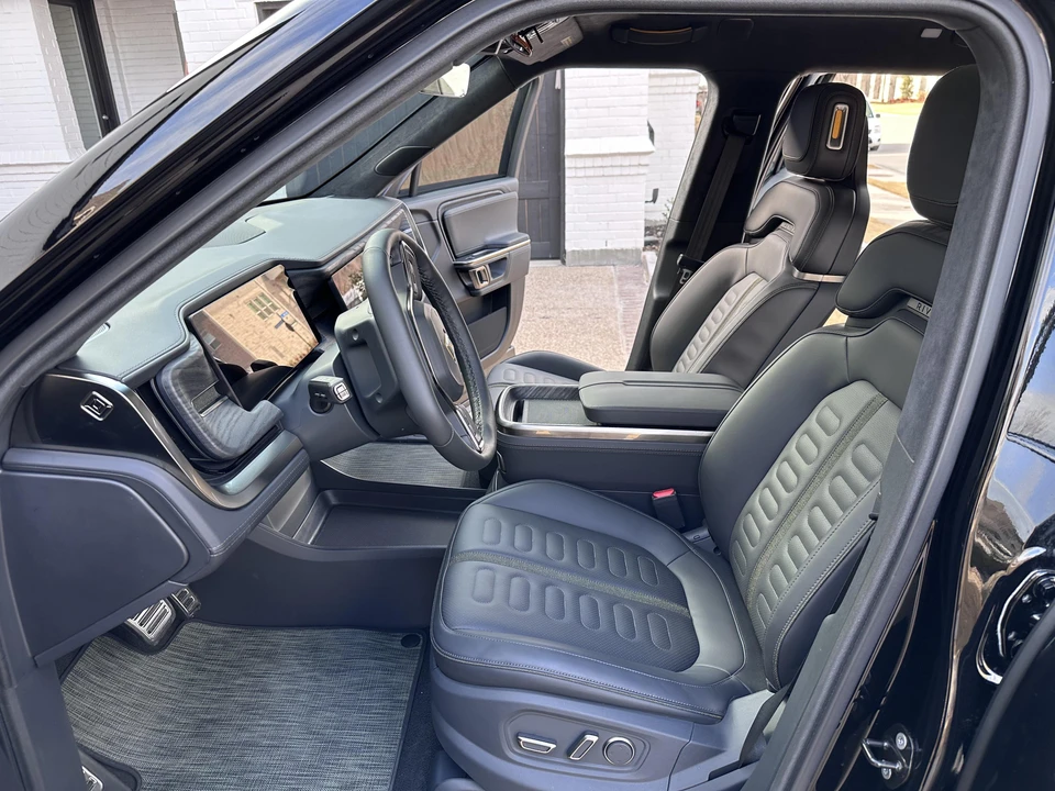 2022 Rivian R1S - Image 10 of 16