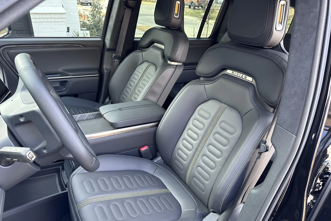 2022 Rivian R1S - Image 7 of 16