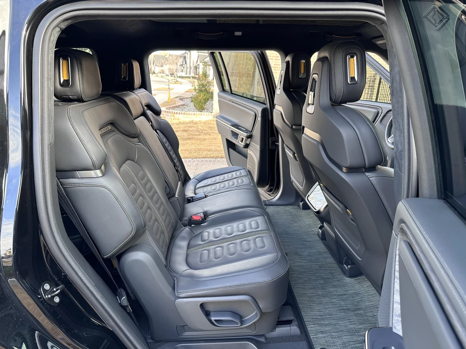 2022 Rivian R1S - Image 15 of 16