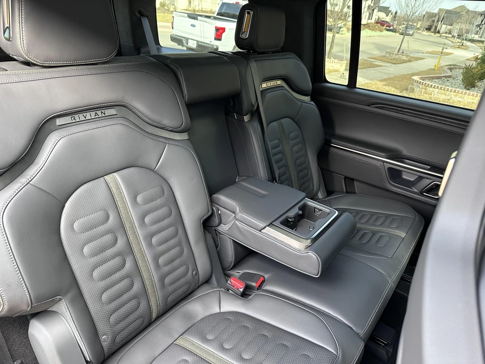 2022 Rivian R1S - Image 16 of 16