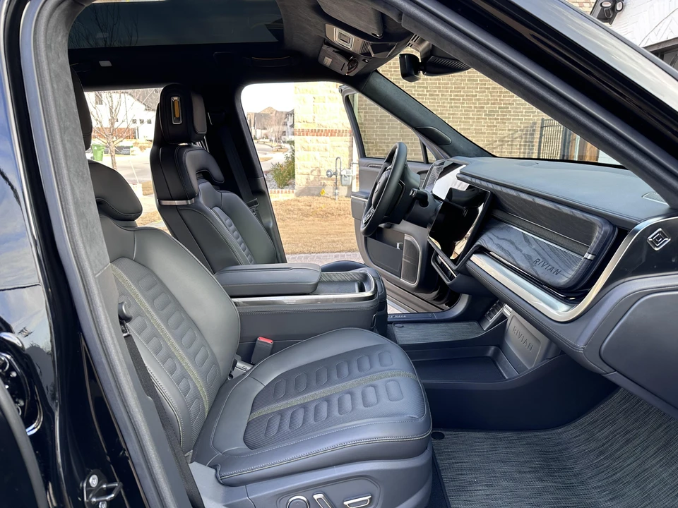 2022 Rivian R1S - Image 13 of 16