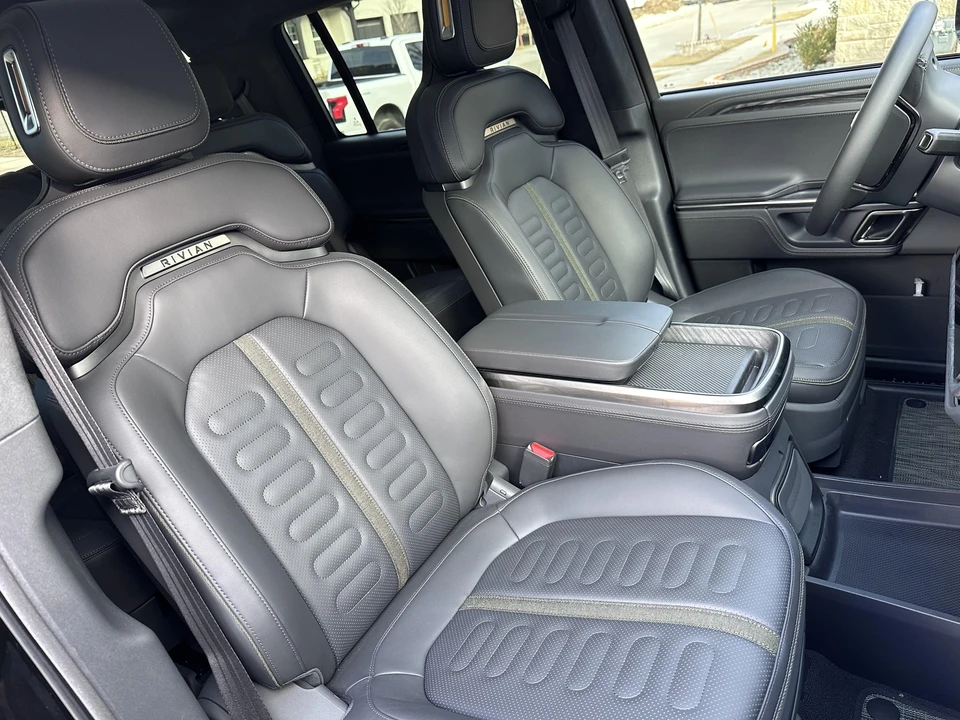 2022 Rivian R1S - Image 14 of 16