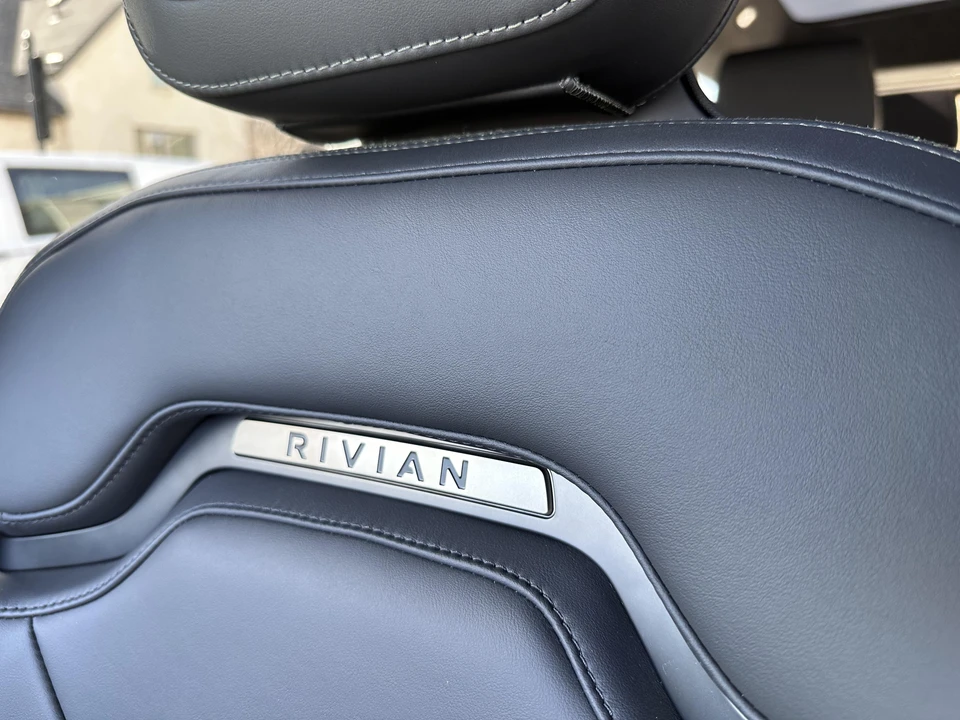 2022 Rivian R1S - Image 11 of 16