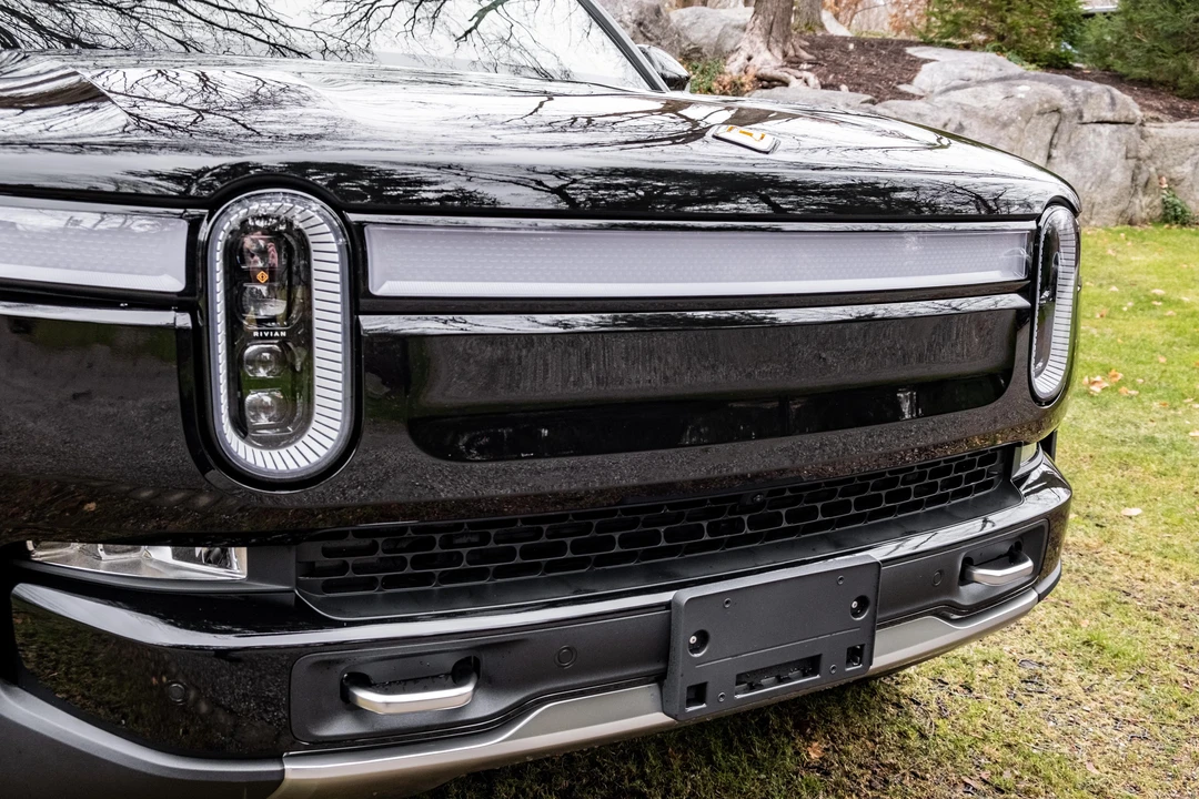2022 Rivian R1S - Image 15 of 31