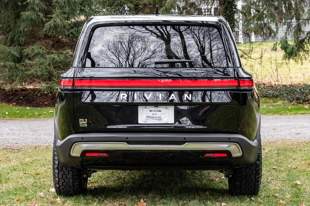 2022 Rivian R1S - Image 5 of 31