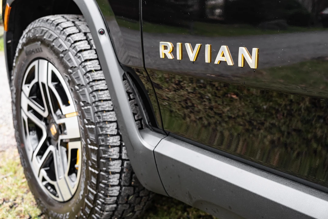2022 Rivian R1S - Image 22 of 31
