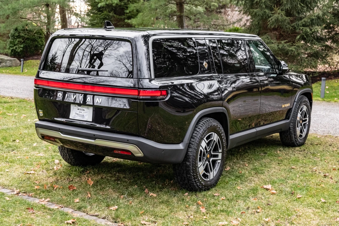 2022 Rivian R1S - Image 10 of 31