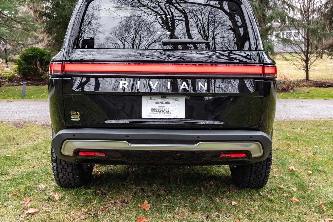 2022 Rivian R1S - Image 9 of 31