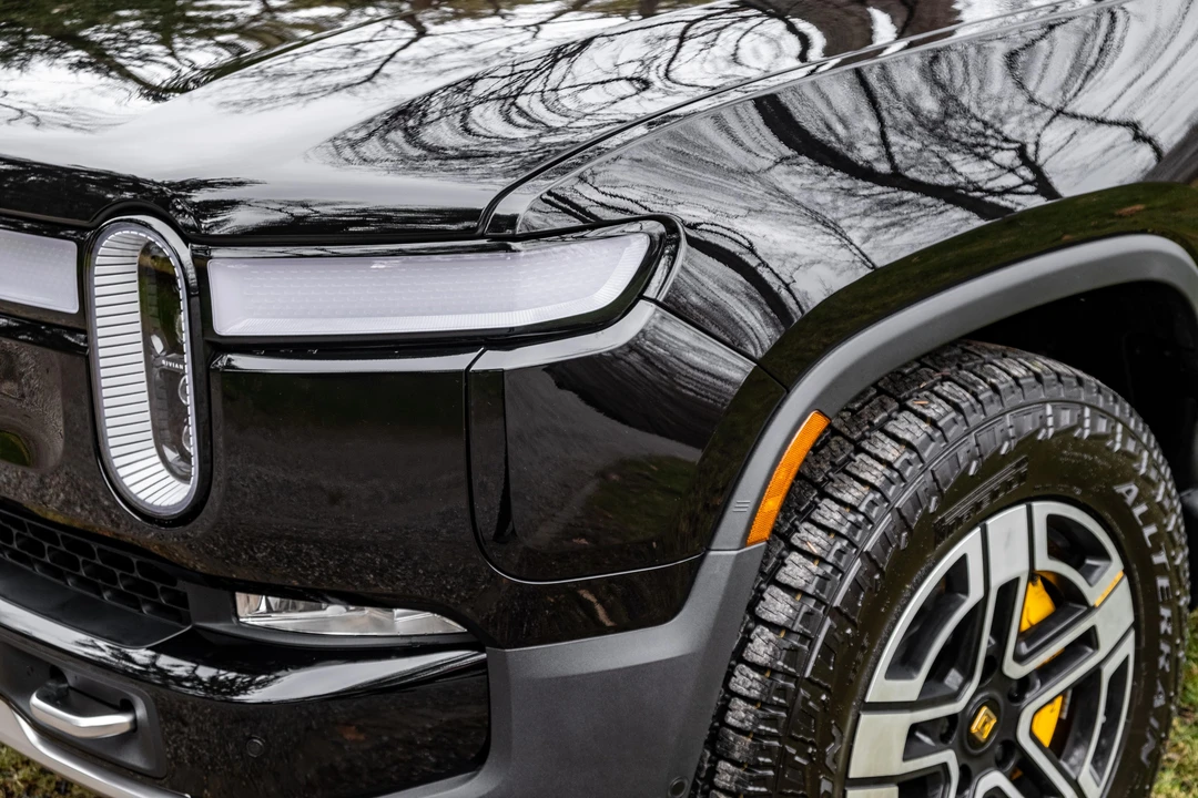 2022 Rivian R1S - Image 19 of 31