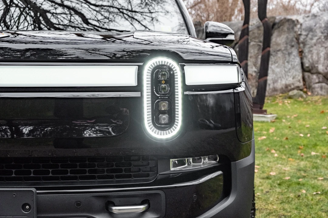 2022 Rivian R1S - Image 18 of 31