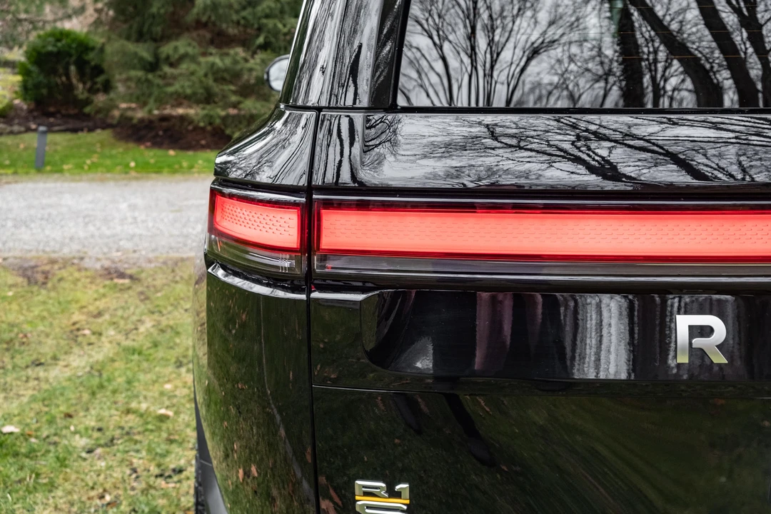 2022 Rivian R1S - Image 27 of 31