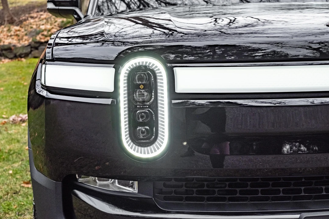 2022 Rivian R1S - Image 16 of 31