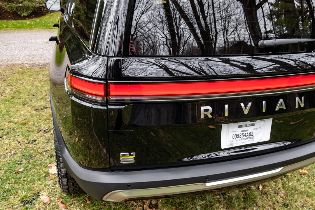 2022 Rivian R1S - Image 26 of 31