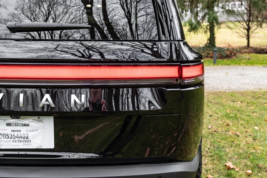2022 Rivian R1S - Image 30 of 31