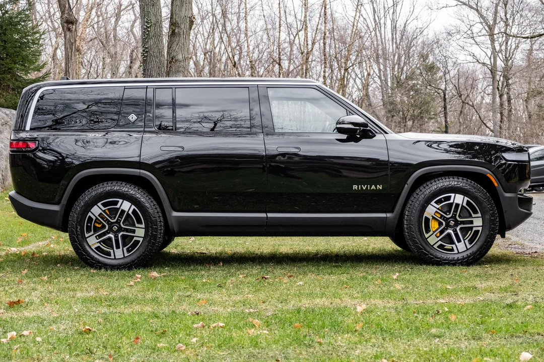 2022 Rivian R1S - Image 3 of 31