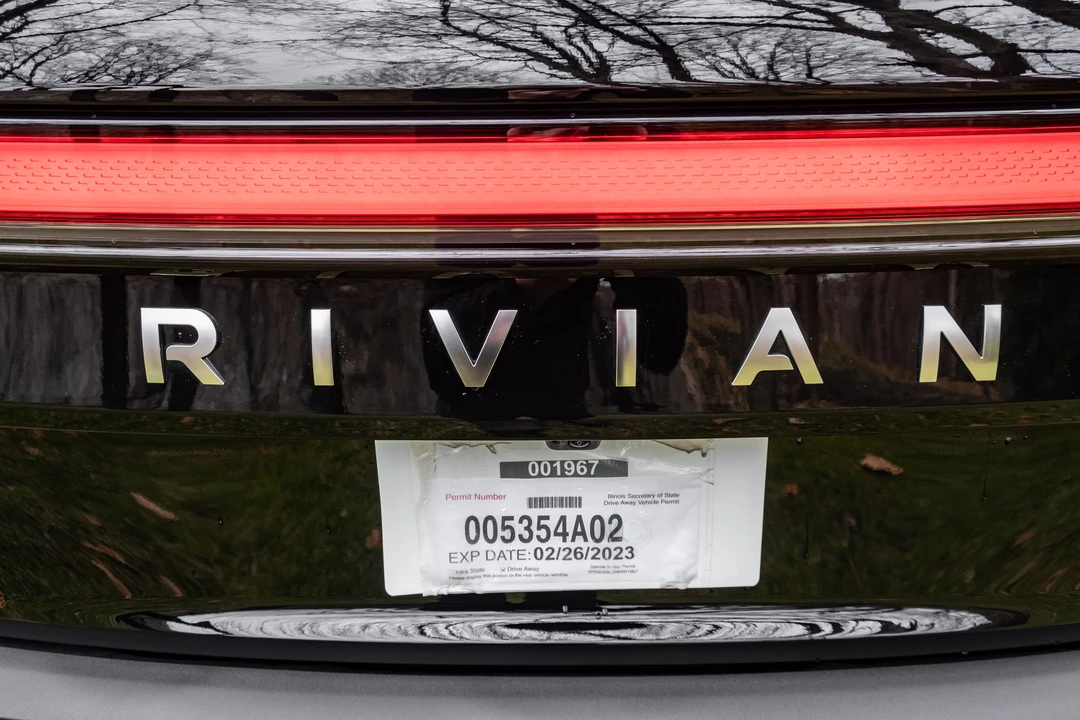 2022 Rivian R1S - Image 29 of 31