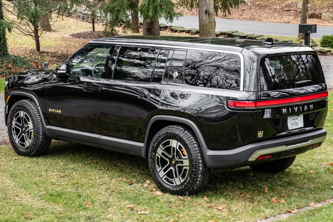 2022 Rivian R1S - Image 4 of 31