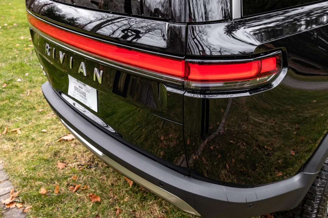 2022 Rivian R1S - Image 31 of 31