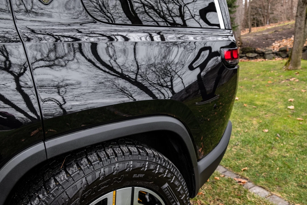 2022 Rivian R1S - Image 25 of 31