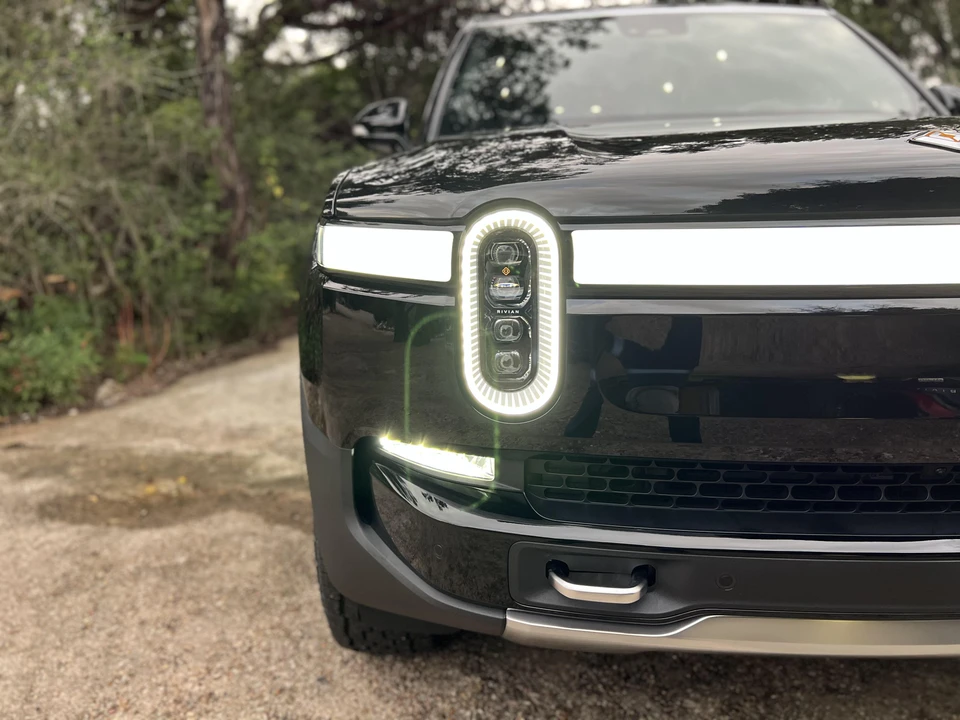 2022 Rivian R1S - Image 11 of 29