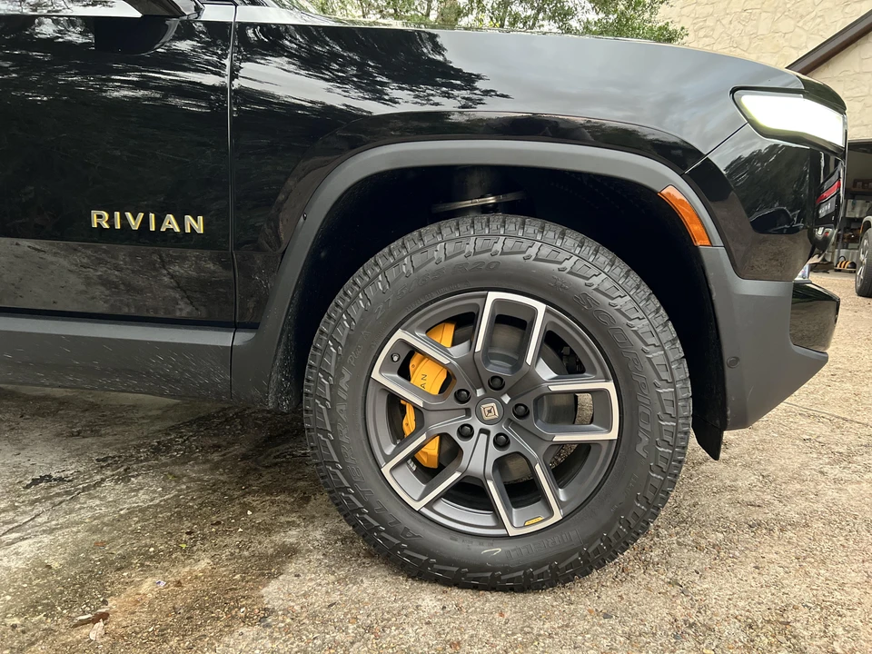 2022 Rivian R1S - Image 26 of 29