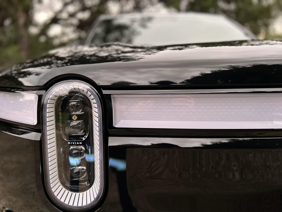 2022 Rivian R1S - Image 12 of 29