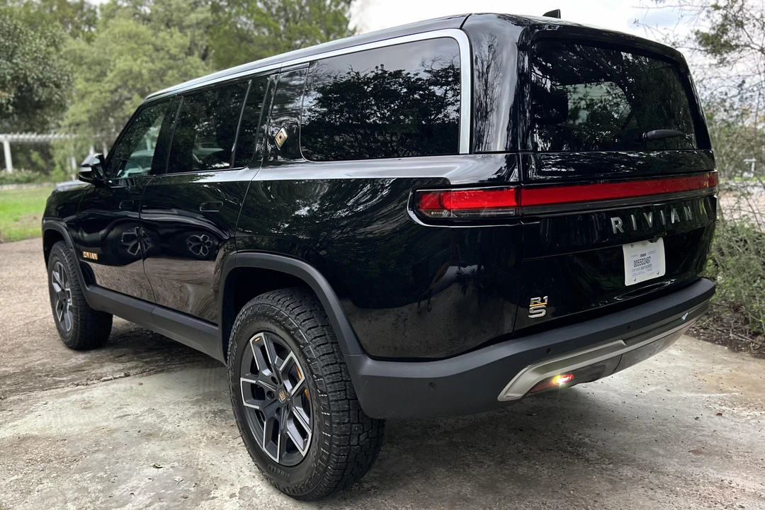 2022 Rivian R1S - Image 4 of 29