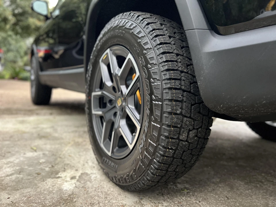 2022 Rivian R1S - Image 19 of 29