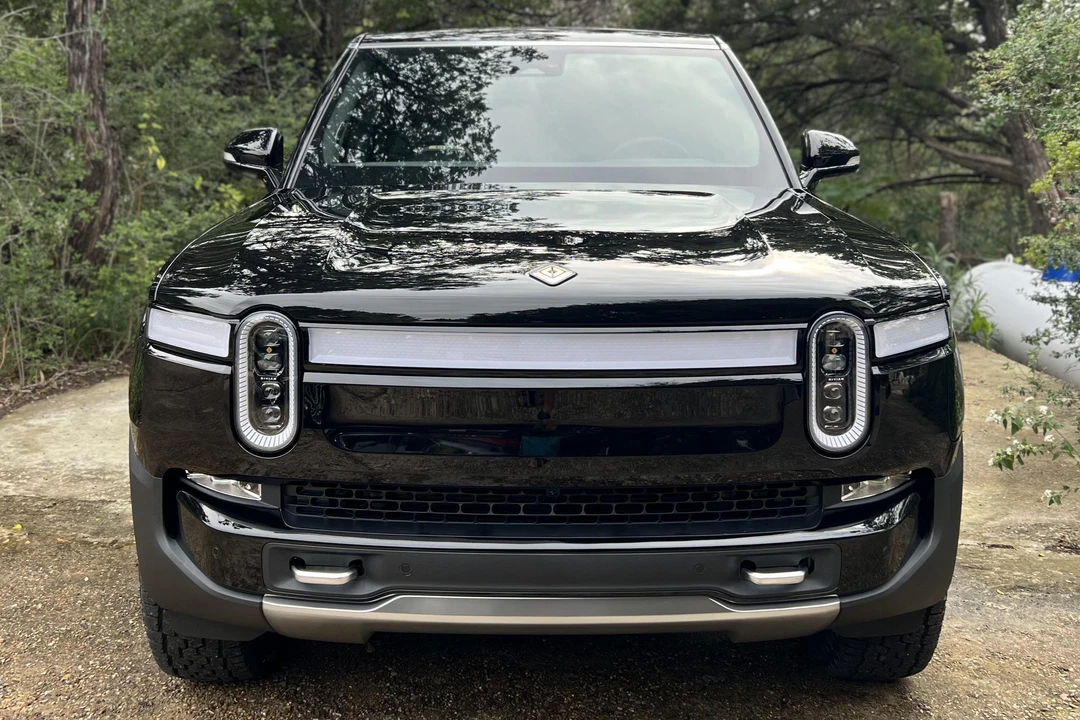 2022 Rivian R1S - Image 2 of 29