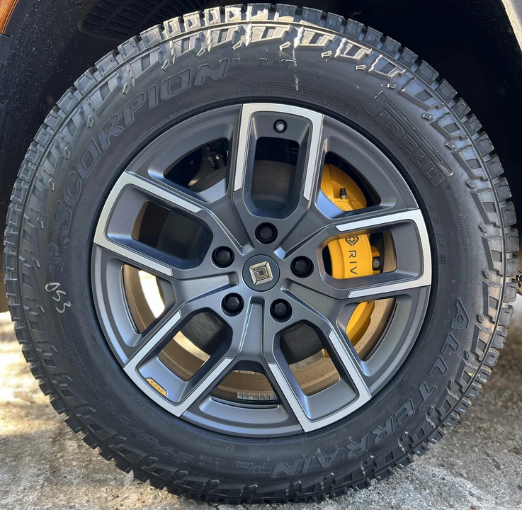2022 Rivian R1S - Image 27 of 29