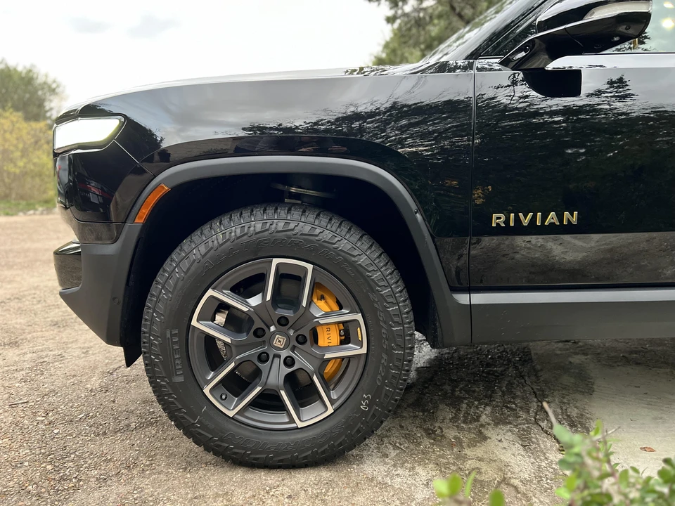 2022 Rivian R1S - Image 17 of 29