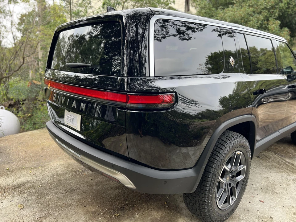 2022 Rivian R1S - Image 20 of 29