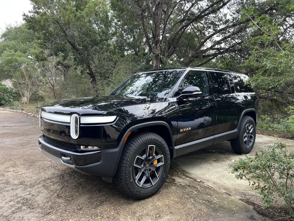 2022 Rivian R1S - Image 8 of 29