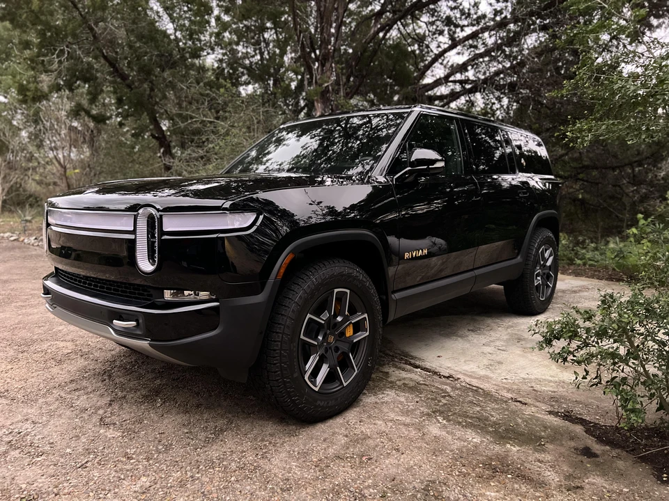2022 Rivian R1S - Image 7 of 29