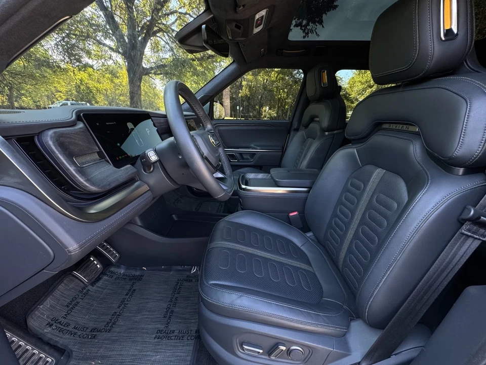 2022 Rivian R1S - Image 9 of 12