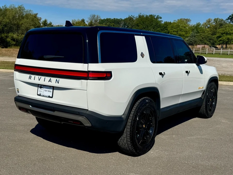2022 Rivian R1S - Image 3 of 12